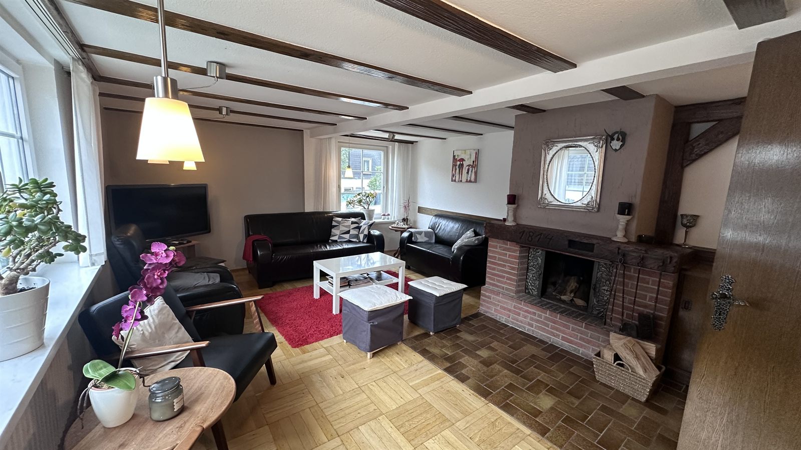 Woonkamer met open haard